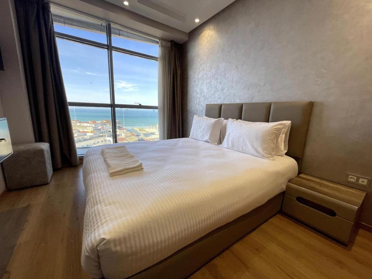 Seafront 2 Bedrooms Flat Tangier Bagian luar foto
