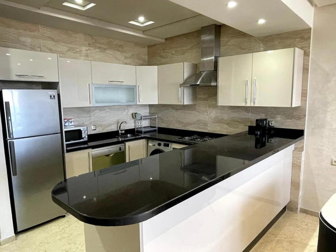 Seafront 2 Bedrooms Flat Tangier Bagian luar foto