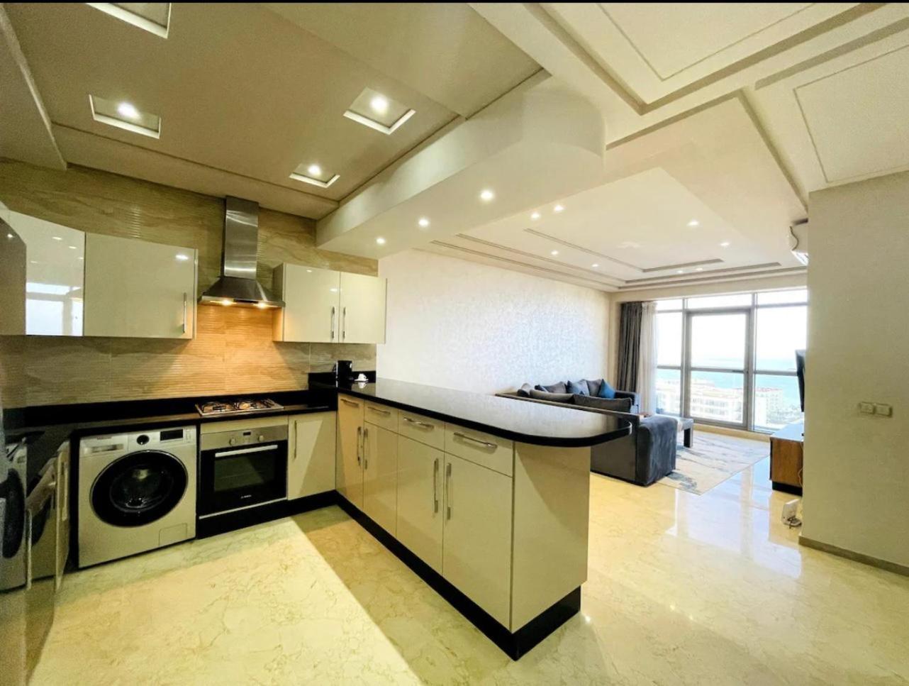 Seafront 2 Bedrooms Flat Tangier Bagian luar foto