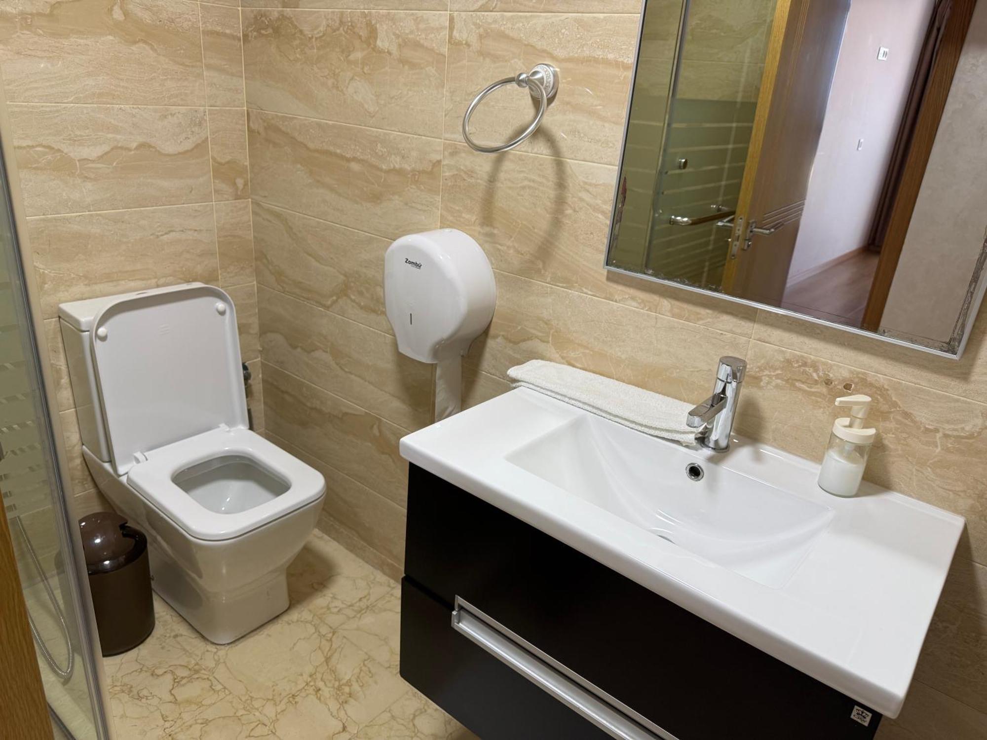 Seafront 2 Bedrooms Flat Tangier Bagian luar foto